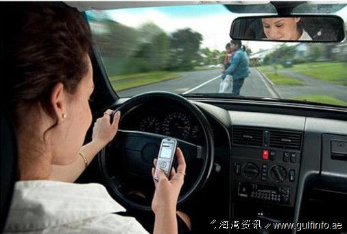 上海开车玩手机扣2分罚200 人大代表建议入刑