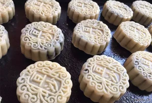 上林月饼<font color=#ff0000>加纳</font>热销 老乡感叹“总吃不够”