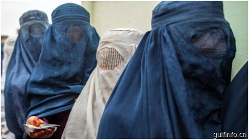 在摩洛哥，政府禁止销售和生产长袍或和打击伊斯兰极端主义有关？