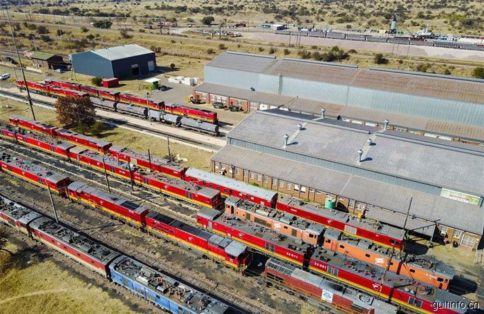 金砖合作机制为轨 中国机车开到南非