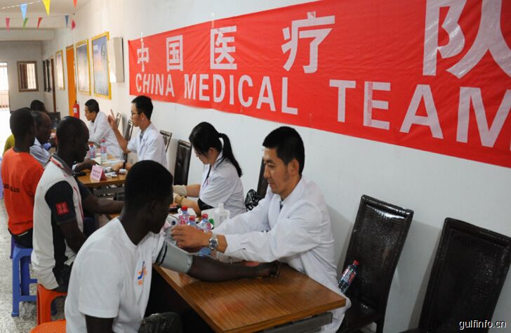 中国<font color=#ff0000>医疗</font>队走进加纳中企开展义诊活动