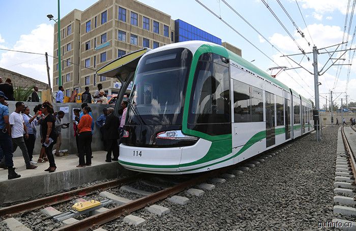 中国承建<font color=#ff0000>东非</font>首条轻轨，为埃塞俄比亚民众提供更便捷的交通方式