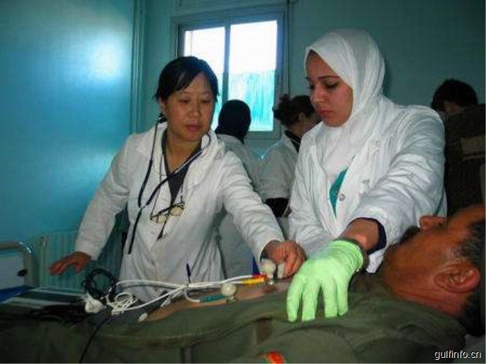 中国援助摩洛哥<font color=#ff0000>医疗</font>队在卡萨布兰卡义诊