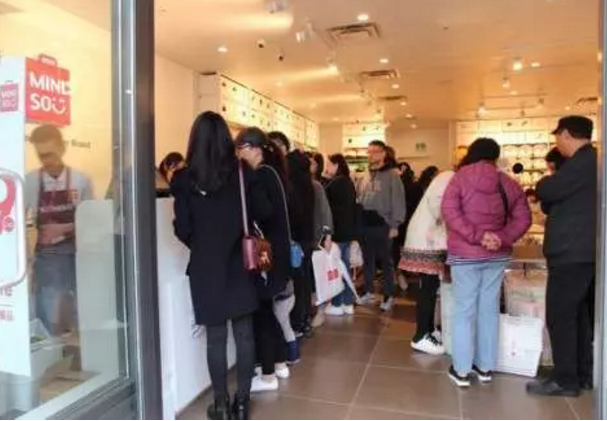 叫板<font color=#ff0000>马云</font>，一个杯子年赚1000万！火到非洲的中国十元店，要上市了！