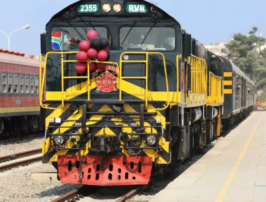 修了一百多年，这条横贯非洲大陆的铁路终于开通了