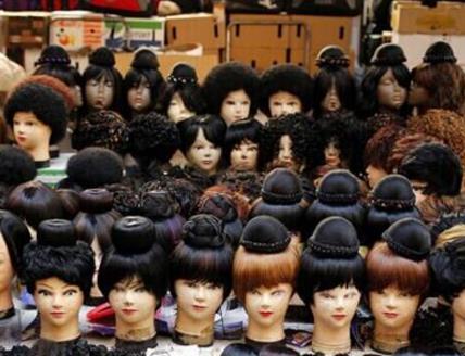 <font color=#ff0000>非洲人</font>均3顶假发，女性不戴假发不出门