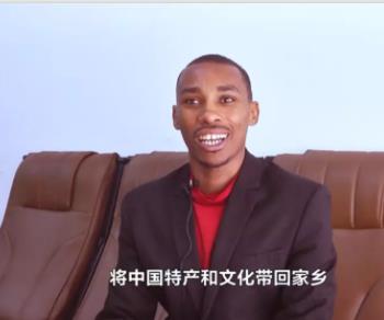 在中国做代购，<font color=#ff0000>非洲</font>小伙儿月入10万！他们最爱买什么？