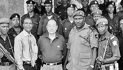 非洲唯一华人酋长：拥有警卫队 本是<font color=#ff0000>上海</font>教师